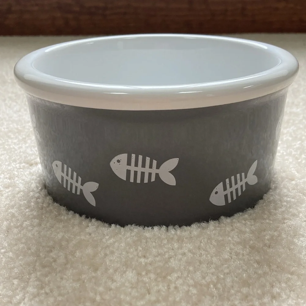 Signature Housewares Fish Bone Ceramic Pet Bowl - Brand New
